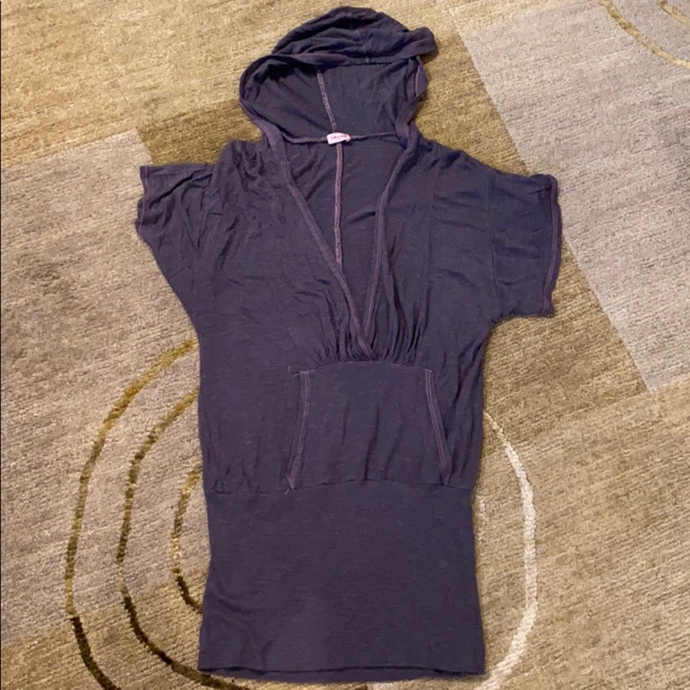 ~Splendid~ Gray Hooded Short Sleeve V-Neck Top